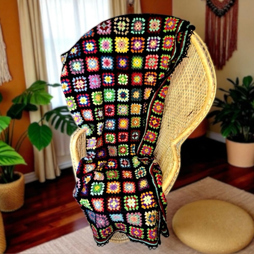 v i n t a g e :: Large Granny Square Crochet Blanket Throw Afghan - Picture 1 of 15